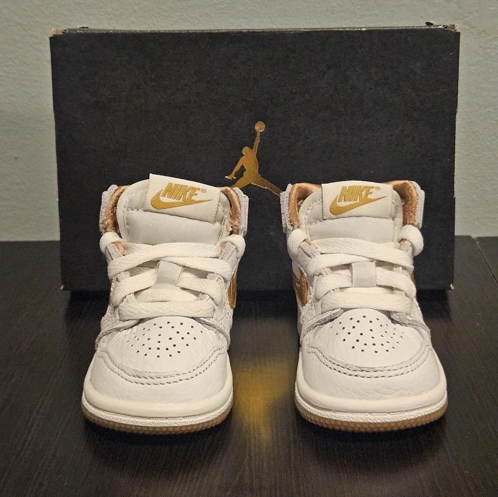 Nike Jordan 1 Retro High Top OG White N Gold 2c - Picture 2 of 9